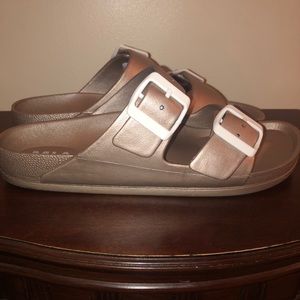 Sandles